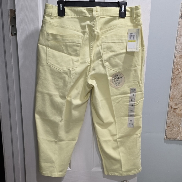 Izod Yellow Denim Capris Woman's size 14 - Picture 9 of 15